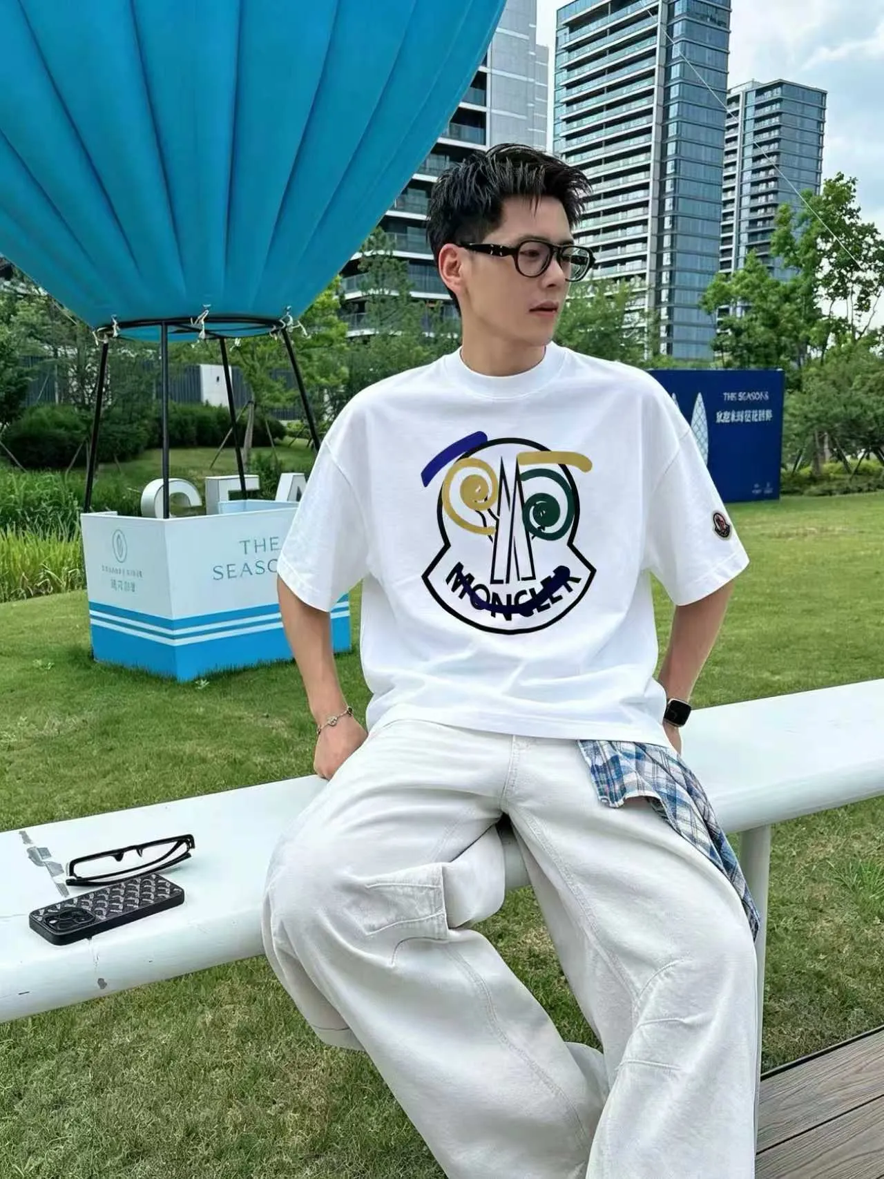 Moncle/ * ，logo New Arrival ， ， ， ， T Same Style。 :Black White Blue Gray Size:S（90-130 ） M（125-140 ） L（135-160 ） XL（160-180 ） XXL（180-210 ）